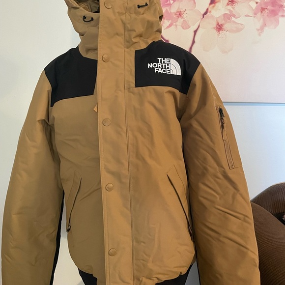 The Northface Mens Jacket - Picture 2 of 6